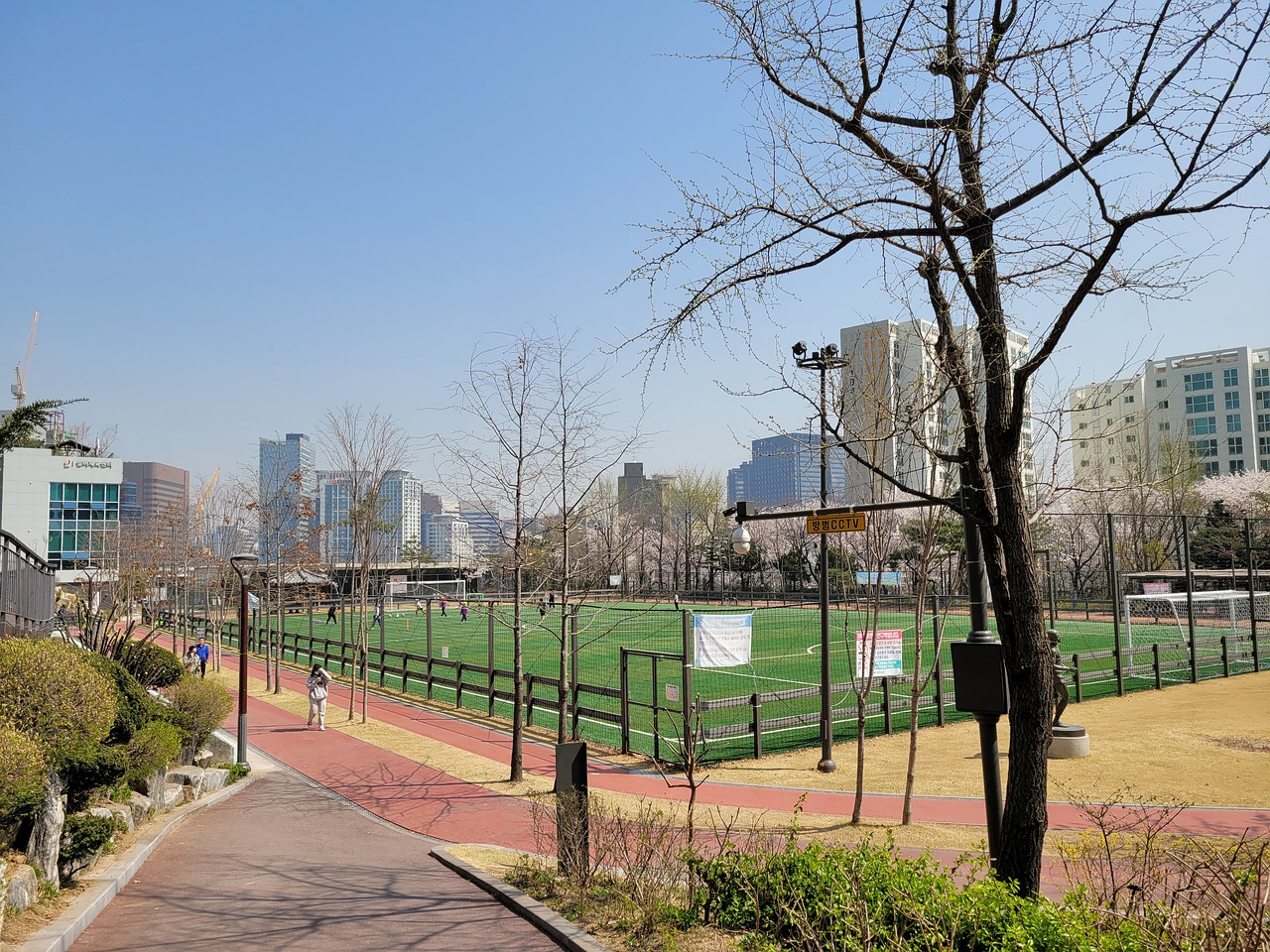 而梅西则在 而梅西则在